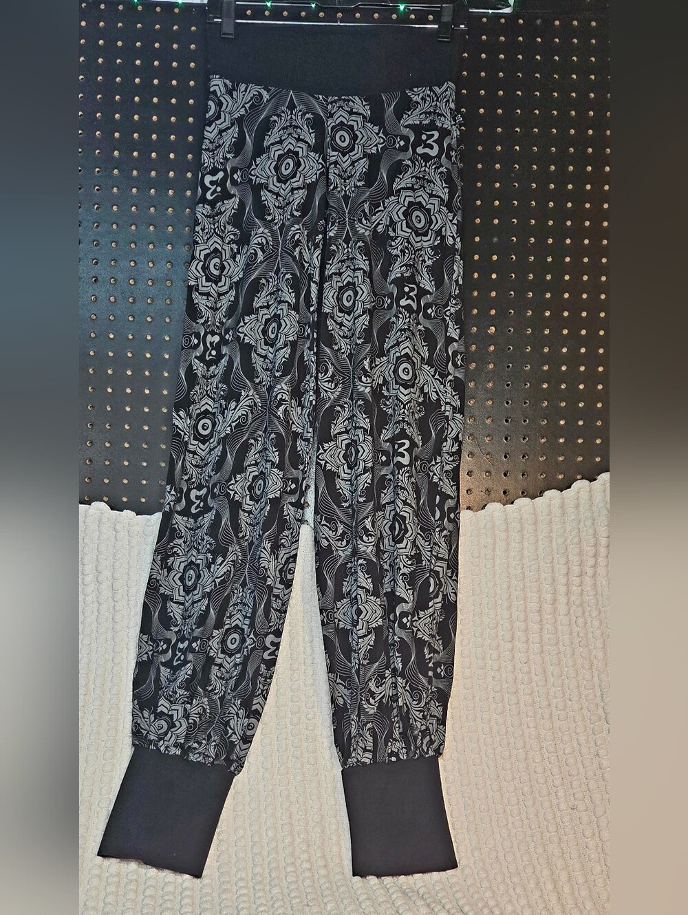 NWOT Buddhaful Designs FreQ Flow Pants Sz M